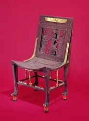 Sedia, dalla tomba di Tutankhamon che raffigura lo spirito di milioni di anni