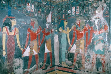 Egitto, Tebe, Luxor, Valle dei Re, Tomba di Horemheb, Dipinto murale che raffigura Horemheb tra la dea Iside e il dio Horus, Nuovo Regno, Dinastia XVIII