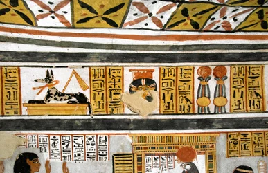 Antichità egiziane: rappresentazione di Anubi, Hathor e geroglifici. Dipinto della tomba di Roy