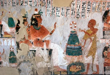 Antichità egizia: rappresentazione di Roy e sua moglie Nebtawy di fronte a un sommo sacerdote. Dipinto della Tomba di Roy (TT255). XVIII dinastia. Dalla riva occidentale di Luxor, Egitto