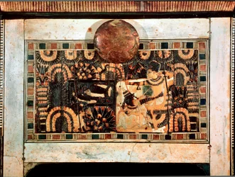 Antichità egiziana: piccola scatola di legno con intarsi in avorio rappresentante scene di caccia del faraone Tutankhamon. XVIII dinastia. Dalla tomba di Tutankhamon (1345-1327 a.C.) Valle dei Re. Tebe, Museo Egizio