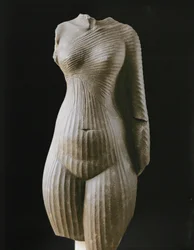 Torso femminile, probabilmente Nefertiti, moglie del faraone ...