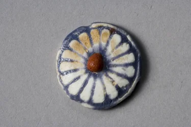 Rosone floreale, Periodo Amarna, 1353-37 a.C. (faience)