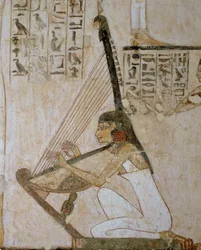 Ragazza musicista con arpa che intrattiene gli ospiti (pittura murale)