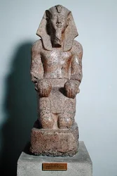 Statua inginocchiata di Amenhotep II (1427-1392 a.C.) con offerte di vino, da Tebe, Nuovo Regno (c.1450-1425 a.C.)