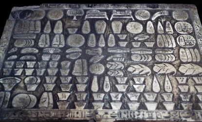 Tavola delle offerte, civiltà egizia, Nuovo Regno, Dinastia XVIII, (dettaglio)