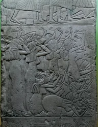 Rilievo in calcare dipinto raffigurante il lamento funebre sul faraone, dalla tomba del re Horemheb