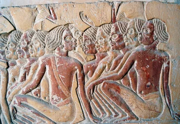 Rilievo di schiavi nubiani, secondo cortile della tomba di Horemheb, Necropoli di Saqqara, Memphis (Lista del Patrimonio Mondiale Unesco)