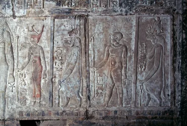 Rilievo con Neith, Opet, Hor Hijen e Hirent, Tempio Mortuario di Hatshepsut, Deir el-Bahari, Necropoli Tebana (Lista del Patrimonio Mondiale dell