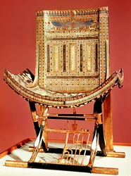Trono ecclesiastico dei faraoni, dalla tomba di Tutankhamon (c.1370-52 a.C.) Nuovo Regno (legno intarsiato)