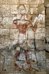 Arte egizia antica: bassorilievo sulla colonna del tempio di Sethi I (Sety o Seti I)