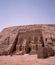Antichità egizia: Colosso del Tempio di Ramses II. 1271-1256 a.C. Abu Simbel, Assuan, Egitto