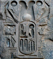 Antichità egizia: dettaglio del cartiglio del faraone Ramses II (1292-1186 a.C.). Tempio di Luxor. Riva orientale (Tebe), Egitto