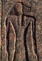 Iscrizione e rilievo di Anubi e un altro dio, sarcofago di Amenhotep, Menfi (Lista del Patrimonio Mondiale dell