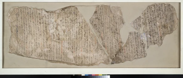 Ostracon, iscrizione in ieratico in nero e rosso con gran parte della storia di Sinuhe