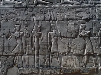 Scene di offerte agli dei, rilievo, pareti interne della Grande Sala Ipostila, complesso del tempio di Karnak (Lista del Patrimonio Mondiale UNESCO)