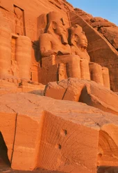Vista della facciata del Grande Tempio di Ramses II all