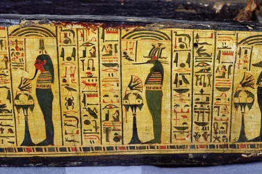 Dettaglio della base esterna della bara della mummia di Nesyamun, probabilmente trovata a Deir El-Bahri, Nuovo Regno, c.1100 a.C. (legno dipinto)