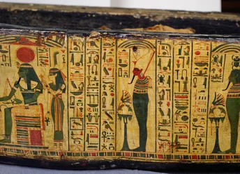 Dettaglio della base esterna della bara della mummia di Nesyamun, probabilmente trovata a Deir El-Bahri, Nuovo Regno, c.1100 a.C. (legno dipinto)