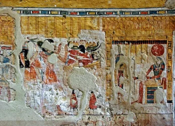 Antichità egiziana: rappresentazione di Shuroy e sua moglie che adorano le divinità. Dipinto della Tomba di Shuroy (TT13). XX dinastia. 1190-1077 a.C. Necropoli di Dra Abu el-Naga, Riva Ovest di Luxor, Egitto