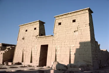 Facciata sud e Pilone del Tempio di Khonsu, Nuovo Regno, c.1100 a.C.