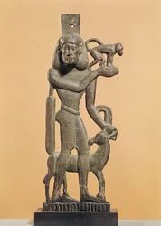 Figura di un uomo che tiene una scimmia con uno stambecco che lecca il suo ginocchio, Periodo Saite