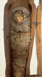 Sarcofago e corpo mummificato di Psametik I (664-610 a.C.) Periodo Tardo