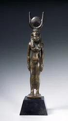Statua di Iside