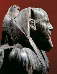Civiltà egizia, Antico Regno, Dinastia IV. Statua di diorite del faraone Chefren. Da Giza