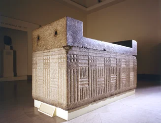 Sarcofago con coperchio separato, da Giza, Egitto, Antico Regno, c.2555-2532 a.C.