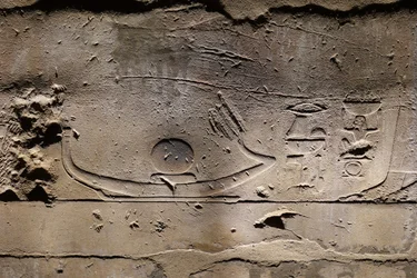 Re si muove sulla barca solare, Tempio di Luxor
