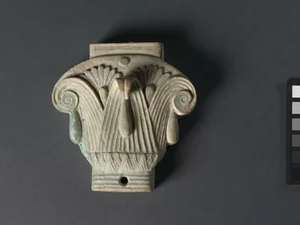 Scatola (Pyxis) a forma di Capitello Composito