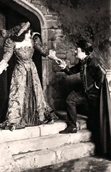 Julia Neilson e Fred Terry in una scena di Dorothy O The Hall, inizio XX secolo
