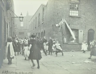 Bishops Court: vista generale, Londra, 1899