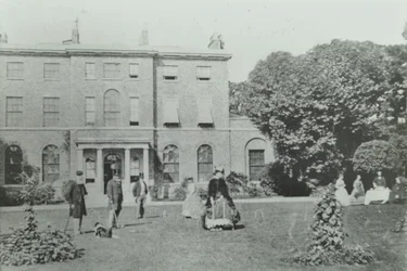 Broomwood House, Broomwood Road: elevazione posteriore, Londra, 1890
