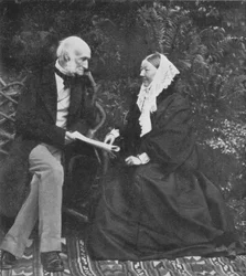 Florence Nightingale e Sir Harry Verney sul prato a Claydon House, 1889