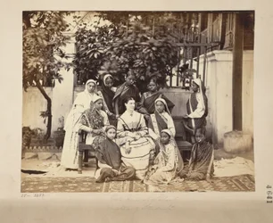 Gruppo di maestre e allieve della Scuola Normale del Governo, Bombay