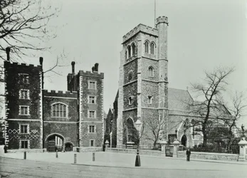 Lambeth Palace: cancello e Chiesa di Santa Maria, Lambeth Palace Road, 1890