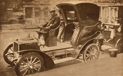Il primo taxi a motore di Londra
