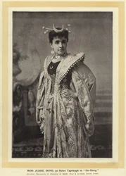 Miss Jessie Bond, come Helen Tapeleigh in Go-Bang