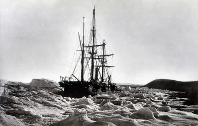 Polo Nord: "Alert" bloccata vicino a capo Beechey, canale di Robeson - in "Narrative of a voyage to the Polar See during 1875-76", G.S. Nares, ed. Londra