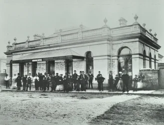 Notting Hill Gate Station: esterno della Metropolitan Railway, 1868
