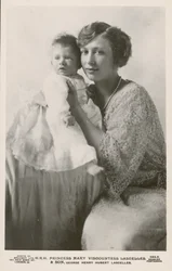 Principessa Mary, Viscontessa Lascelles, con il suo figlio maggiore, George