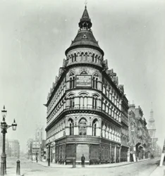 Queen Victoria Street, angolo di Mansion House Street e Queen Victoria Street, Londra, 1880