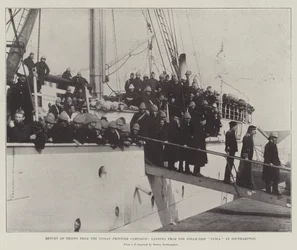 Ritorno delle truppe dalla campagna di frontiera indiana, sbarco dalla nave a vapore Nubia a Southampton