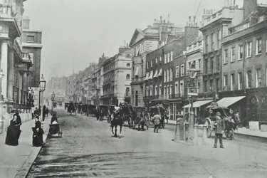 Saint Jamess Street: vista nord da Pall Mall, 1895