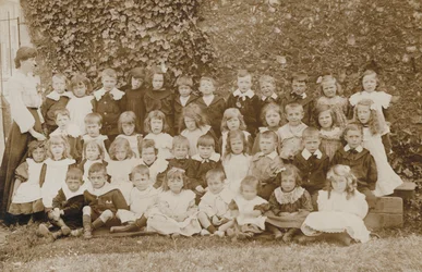 Bambini a scuola, Norfolk, inizio XX secolo (foto in b/n)
