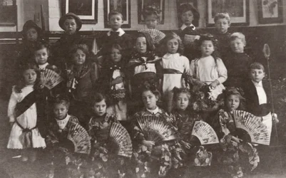 Bambini a scuola, Norfolk, inizio XX secolo (foto in b/n)