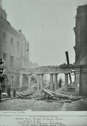 Strand: Beaufort Buildings, danni da incendio, 1890