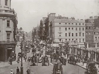 Lo Strand, da vicino Charing Cross, verso est